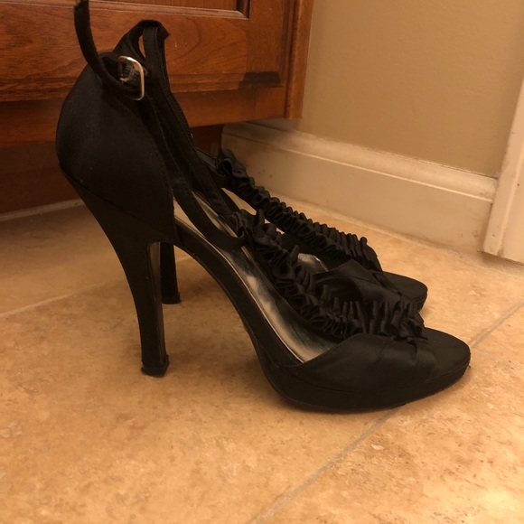 Black satin heel - Picture 2 of 4